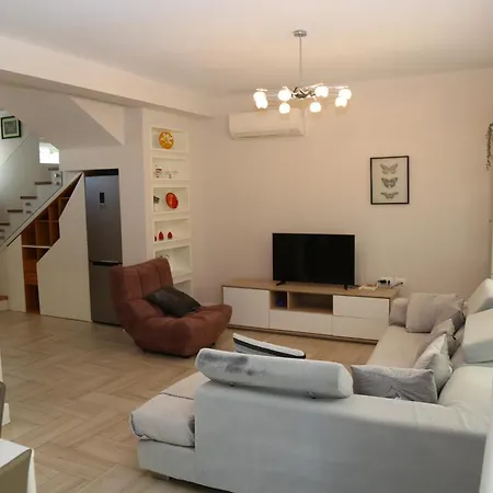 Βίλα Artino 3br Villa, Pool And Sport Access - Perla