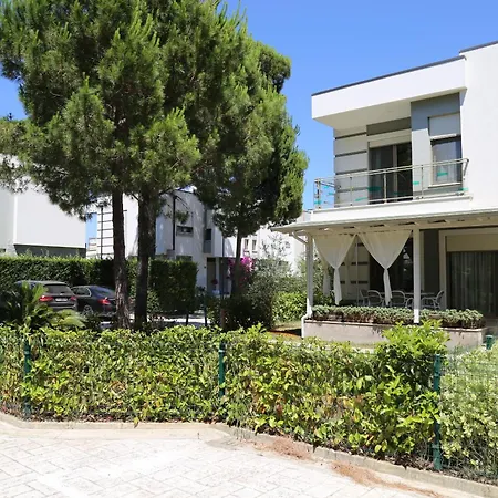 Artino 3br Villa, Pool And Sport Access - Perla *