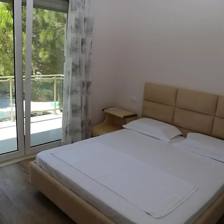 Artino 3br Villa, Pool And Sport Access - Perla